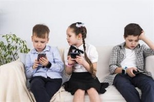 çocukların telefon düşkünlüğü