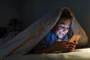 çocukların telefon düşkünlüğü2